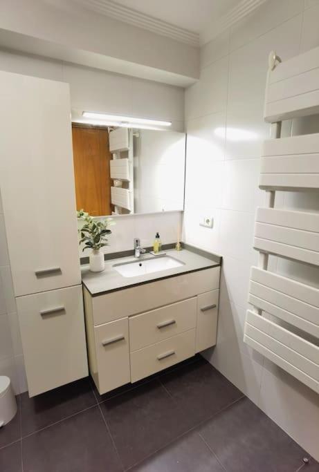 Completo Apartamento A Un Paso De La Concha Сан Себастиан Екстериор снимка